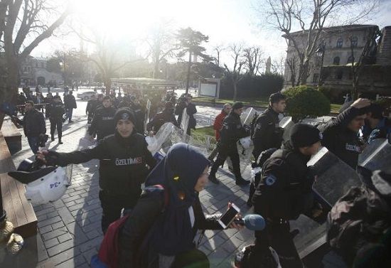 Blast in Istanbul rocks the city