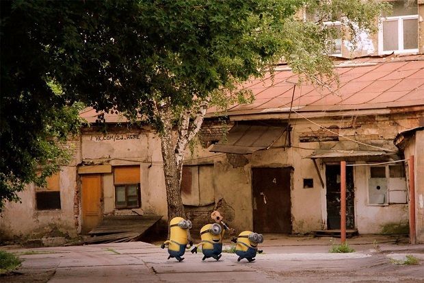 Look, there’s the Minions singing “la cucaracha la cucaracha...”