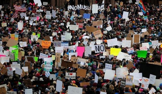 Thousands protest against Trump's new immigrants ban order